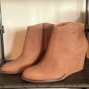 Lucky Brand Wedge Booties in Dark Tan size 9